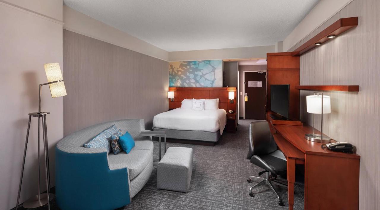 Courtyard By Marriott Greenville Downtown Exterior foto