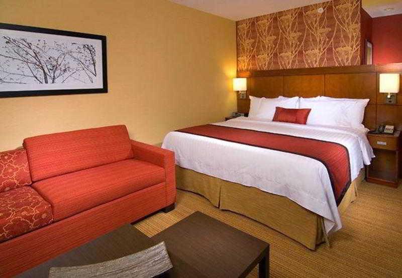 Courtyard By Marriott Greenville Downtown Exterior foto