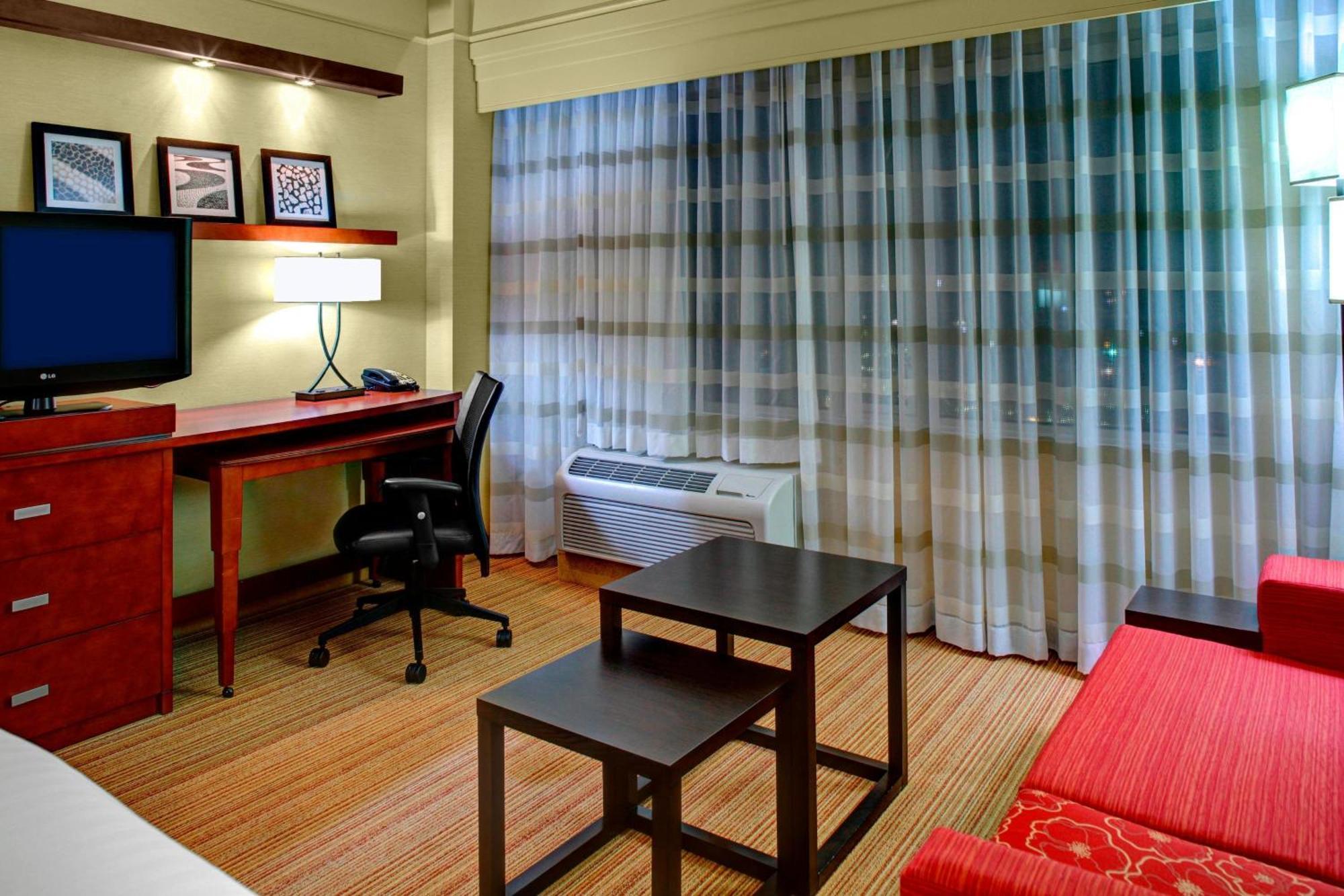 Courtyard By Marriott Greenville Downtown Exterior foto