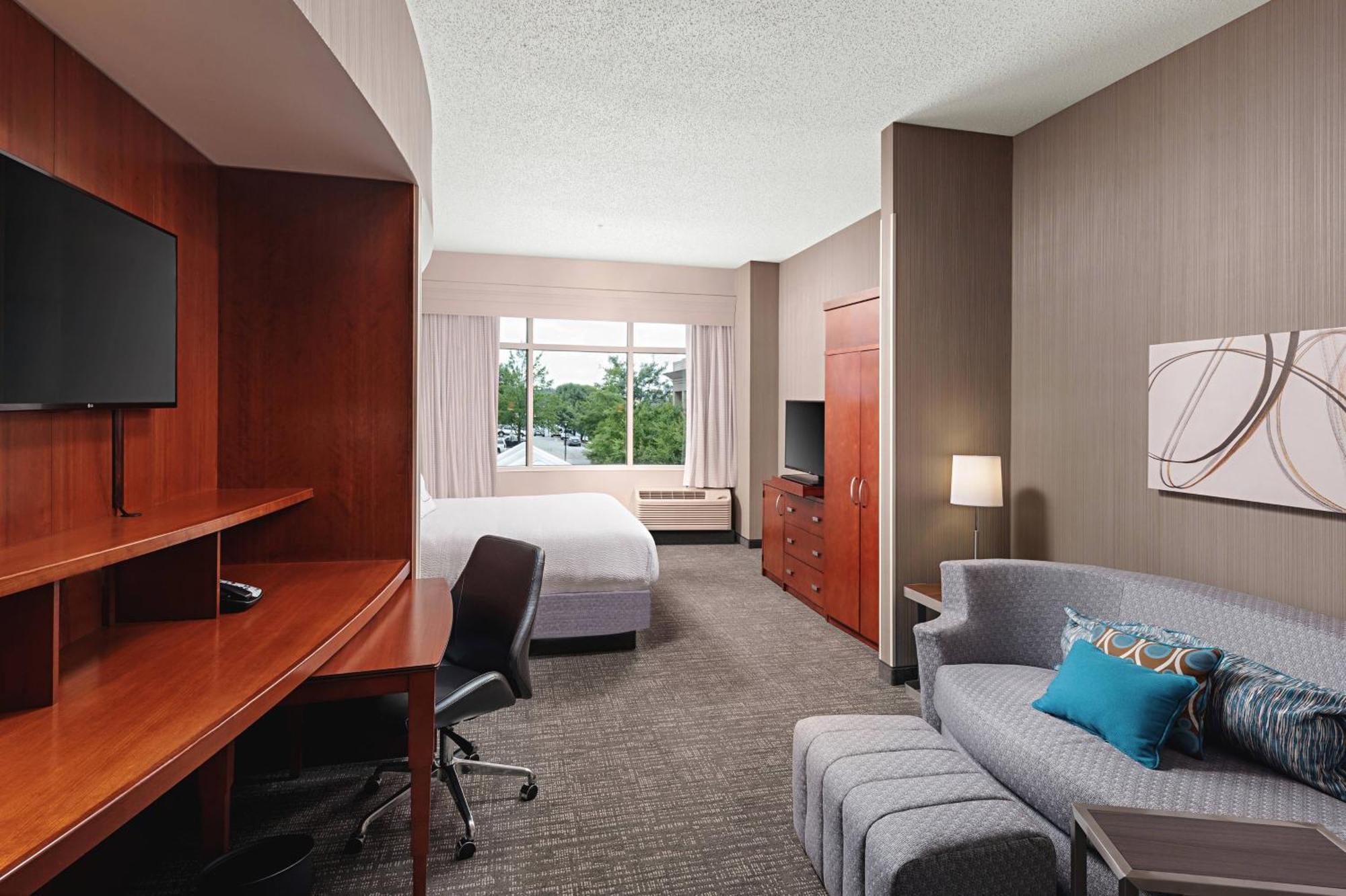 Courtyard By Marriott Greenville Downtown Exterior foto