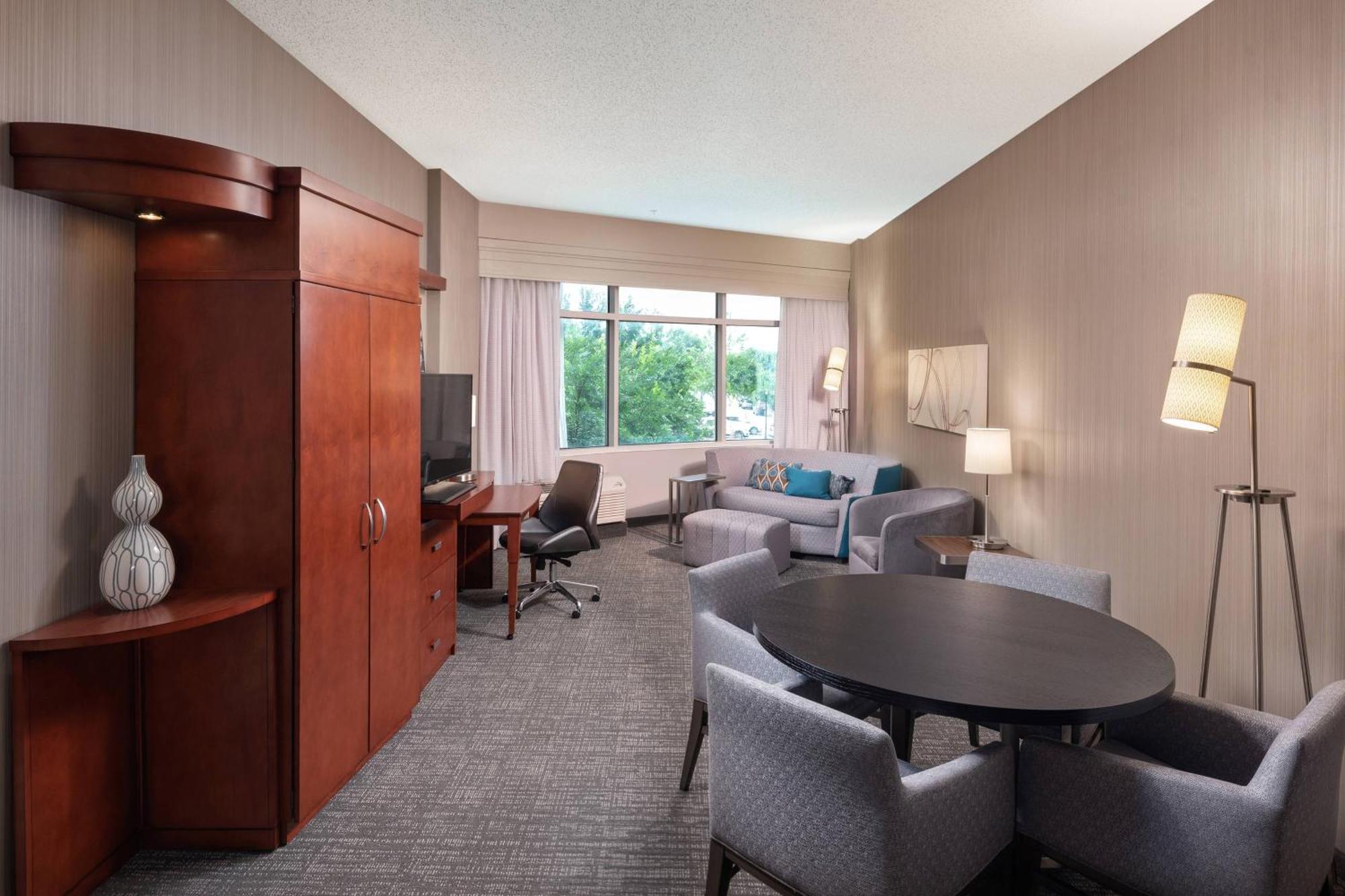 Courtyard By Marriott Greenville Downtown Exterior foto